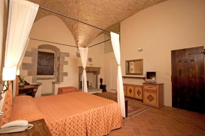 Relais Torre Santa Flora Hotel Subbiano Exterior photo